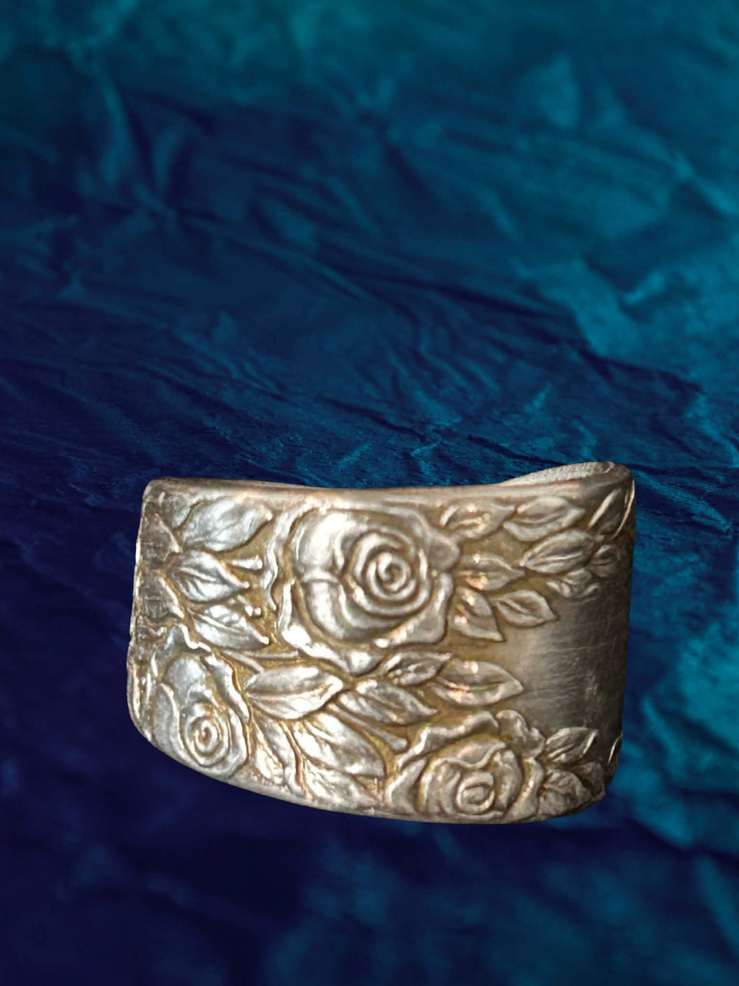 Elegant 1937 Rose and Leaf Pattern Spoon Ring Limited Stock